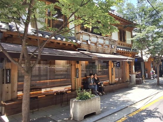 ソウル市内 半日観光ツアー　世界遺産 昌徳宮（チャンドックン）＋宗廟＋西巡邏道（ソスンラギル）チマチョゴリ体験も！＜午前／日本語ガイド＞