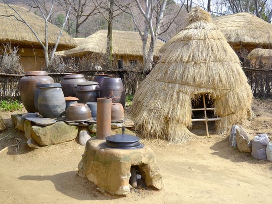 Folk Village_韓国民俗村_shutterstock_136285652