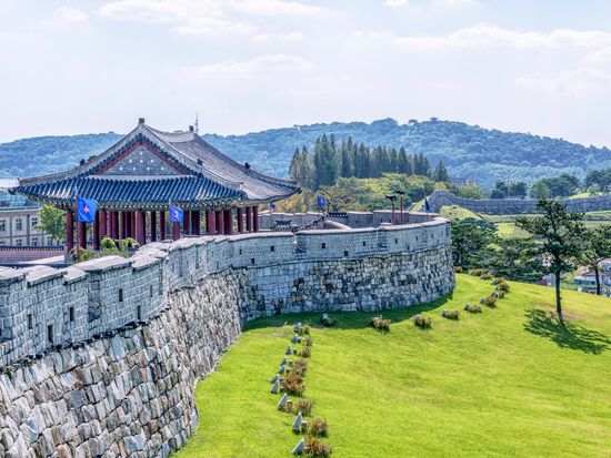Suwon_Hwaseong Fortress_水原華城_pixta_48563293_M