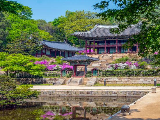 Korea_Seoul_Changdeokgung_pixta_47559367