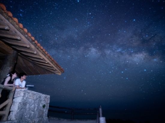 星空フォトツアー 夜空をバックに特別な一枚を撮影＜約2時間／送迎可／石垣島＞