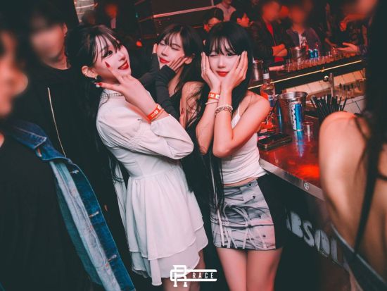 「レイス（RACE）」VIPシート事前予約　ソウルの人気クラブもVIP席確約でスムーズに入店！＜1～13名／ドリンク付き／江南＞