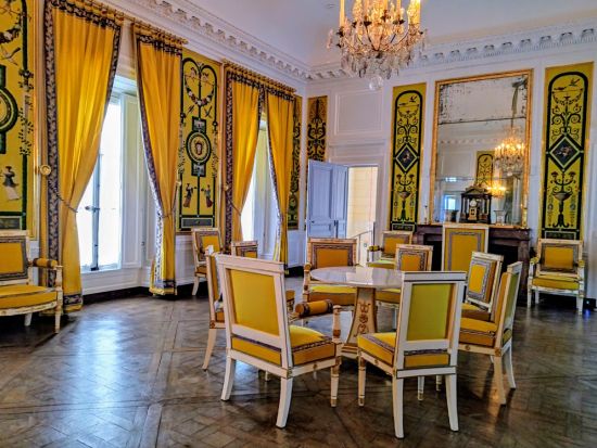 公認ガイドと行くベルサイユ　マリー・アントワネットの愛したプチ・トリアノン 半日ツアー　専用車また列車利用＜貸切／午後／日本語ガイド／パリ発＞by EMI