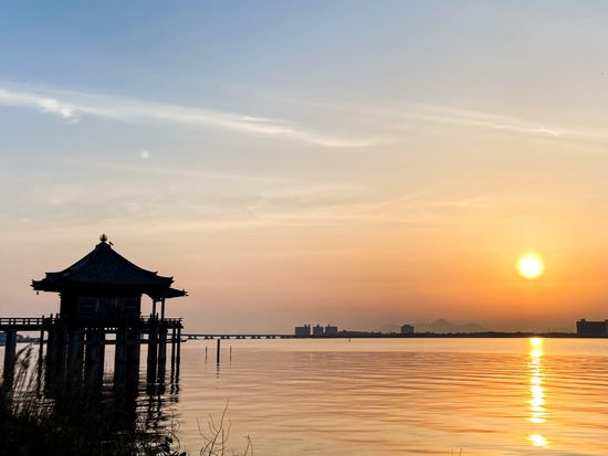 浮御堂の朝焼け