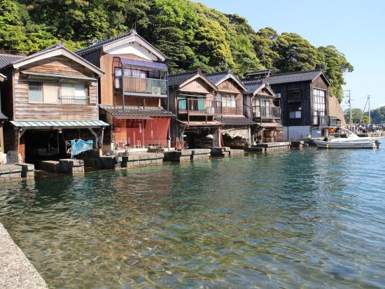 【宮津燈籠流し花火大会 貸切船利用 】京都発日帰りツアー 幻想的な宮津燈籠流し花火大会鑑賞！天橋立傘松公園＆伊根の舟屋を散策＜夕食付き／日本語・中国語・英語＞
