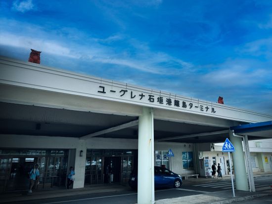 手荷物当日配送サービス ホテル・空港・離島ターミナルへお届け！手ぶらで荷物を持たない"自由な旅行体験"をRedCaps石垣島がお届け◎