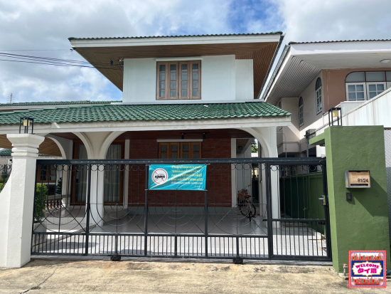 【WELCOMEタイ沼監修】タイドラマ『ThamePo』聖地巡礼ツアー　「SOURI」マカロン付き＜バンコク大学での学食ランチ／日本語ガイド＞