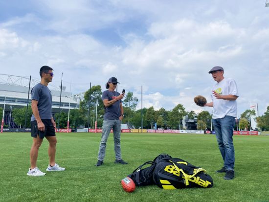 スポーツ地区ウォーキングツアー　全豪オープン会場の青いコートでテニス体験も！＜午前or午後／英語ガイド／メルボルン発＞