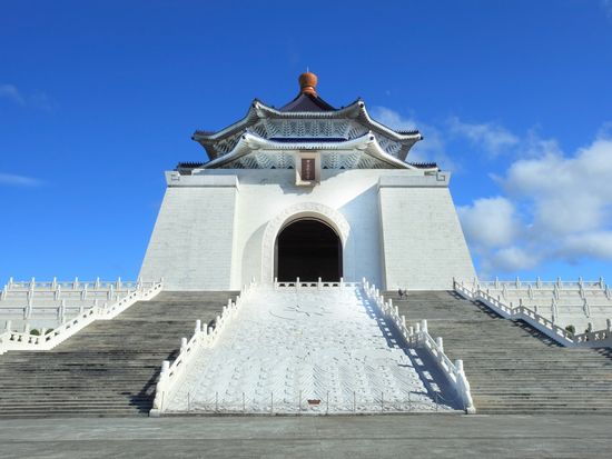 Taiwan_Taipei_Chiang Kai-shek Memorial Hall_shutterstock_88674979