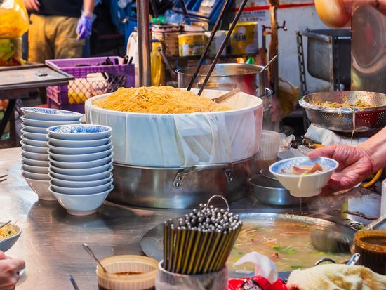 Taiwan_Taipei_Night Market_pixta_115024459