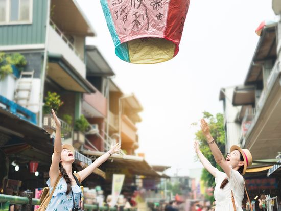 Taiwan_Shifen_Lantern_shutterstock_786072871 2