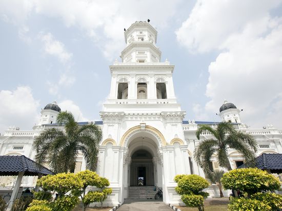 Malaysia_Johor Bahru_Sultan Abu Bakar State Mosque_shutterstock_176089526