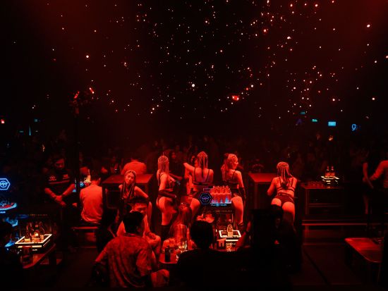 「WORLD HOUSE（ワールドハウス）」事前予約　パタヤの人気クラブもVIP席確約でスムーズに入店！ ＜1～6名／ドリンク付き／パタヤ第3通り＞