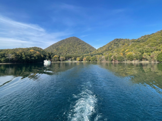 【貸切】洞爺湖中島トレッキング＆有珠山ロープウェイツアー～洞爺湖有珠山ジオパークを地元ガイドがご案内～＜昼食・ジェラート付／1日＞ by Sotoasobu