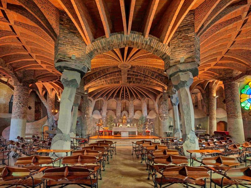 Cripta Gaudi & Colonia Guell (3)