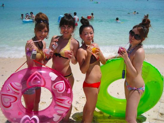 水納島ボートシュノーケリング＆上陸ツアー パラセーリング付き満喫プランもご用意！＜パラソル／全プラン昼食付／本部町＞by マリンショップ・マーメイド