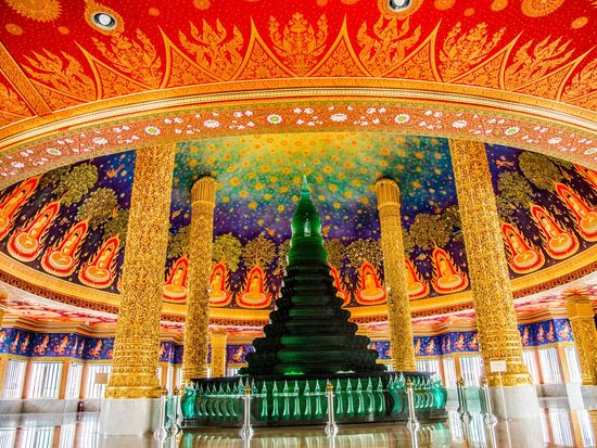 Thailand_Bangkok_Wat Paknam_shutterstock_1101366572