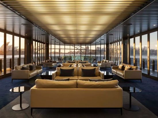 0Shot_02_Doors-Closed_mp©ROSS_HO