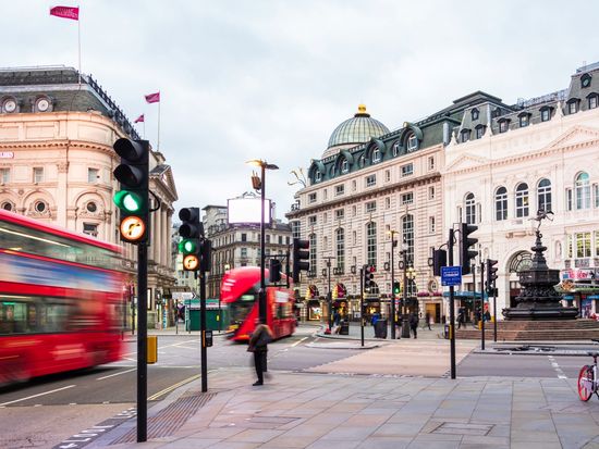 UK_London_Piccadilly Circus_pixta_65685482_M