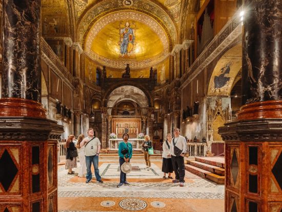 閉館後のサン・マルコ大聖堂訪問ツアー　限定25名で入場！＜1時間半／英語ガイド＞