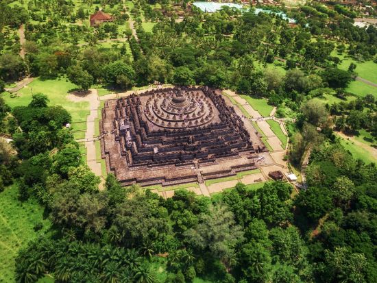 【プライベート】ジョグジャカルタ/ボロブドゥール　ガイドなし貸切カーチャーター＜日本語 or 英語ドライバー＞