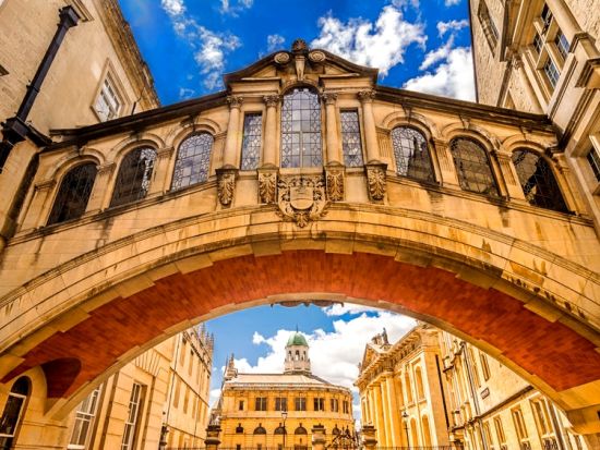 オックスフォード大学＆市街 ウォーキングツアー＜英語／約2時間＞＊申込と同時に即予約確定