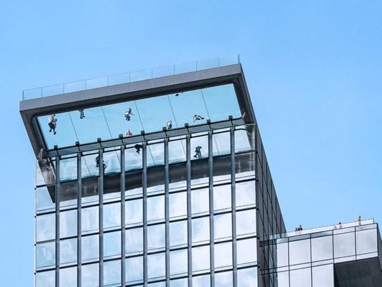 Manhanakhan-Sky-Deck_03_MahaNakhon-by-Buro-Ole-Scheeren-768x1152