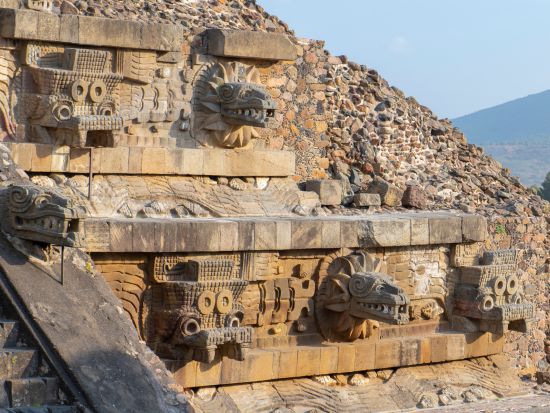 【メキシコシティ空港発着トランジット専用】貸切チャーター(6名まで)　テオティワカン遺跡観光＜4時間／日本語または英語ガイド＞
