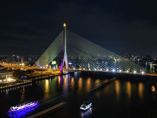 ホワイト・オーキッド・ディナークルーズ（White Orchid）カジュアルな大型船で内容充実  ※即予約確定／当日予約OK