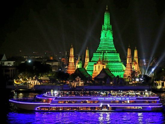 ホワイト・オーキッド・ディナークルーズ（White Orchid）カジュアルな大型船で内容充実  ※即予約確定／当日予約OK