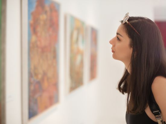 Generic_Museum_Guest_Tourist_shutterstock_431100988