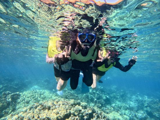 ハナウマ湾シュノーケリング　プロの日本語インストラクターのレッスン付き　選べる少人数制プランまたは貸切チャーター＜半日または1日／水中写真付き＞