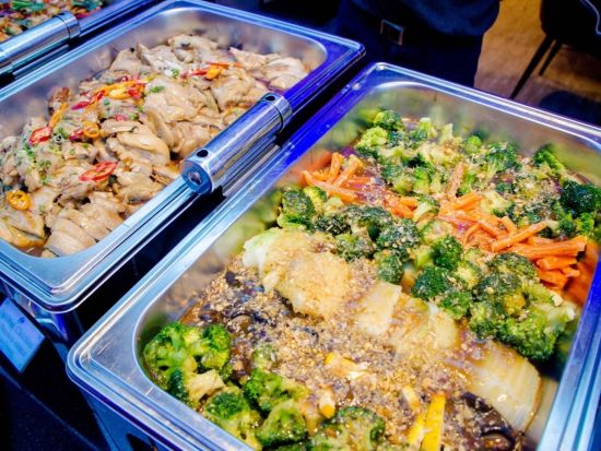 ロイヤル・プリンセス・ディナークルーズ（Royal Princess）大型カジュアル船でタイ料理中心のブッフェ ※即予約確定／当日予約OK