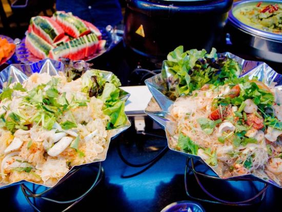 ロイヤル・プリンセス・ディナークルーズ（Royal Princess）大型カジュアル船でタイ料理中心のブッフェ ※即予約確定／当日予約OK