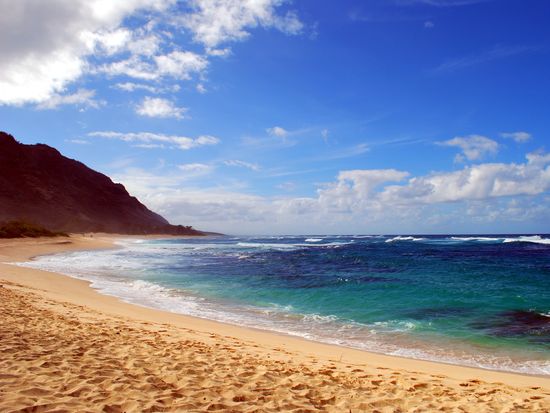 Hawaii_Oahu_Mokuleia Beach_pixta_6236507_M