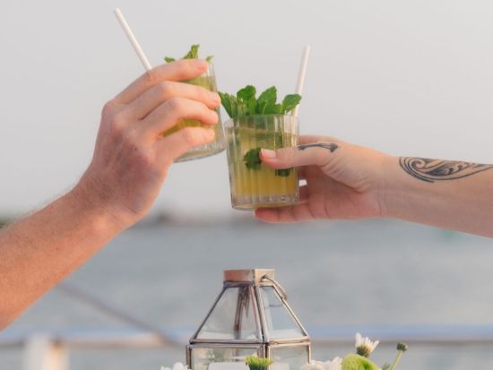 【ロマンチック・イブニングクルーズ】大人のための上質なディナー＆生バンド演奏　大型豪華カタマランヨットで行く＜無料ホテル送迎／コース夕食付＞byバリハイクルーズ