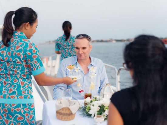 【ロマンチック・イブニングクルーズ】大人のための上質なディナー＆生バンド演奏　大型豪華カタマランヨットで行く＜無料ホテル送迎／コース夕食付＞byバリハイクルーズ