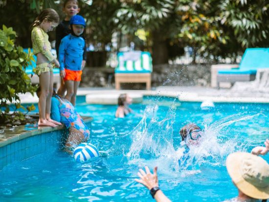 レンボンガン島日帰りツアー　優雅なアリストキャット号で行く！プライベートビーチ滞在　マリンアクティビティ有＜英語ガイド／送迎／ランチ付＞by バリハイクルーズ