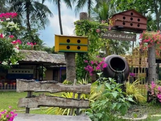 宮廷衣装「ニャットビン」レンタル付き撮影ツアー　ホーチミン市美術博物館またはビンコイ観光村での撮影＜日本語ガイド／午前または午後＞