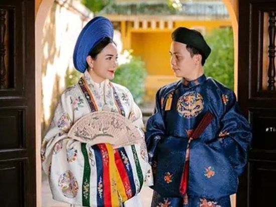 宮廷衣装「ニャットビン」レンタル付き撮影ツアー　ホーチミン市美術博物館またはビンコイ観光村での撮影＜日本語ガイド／午前または午後＞