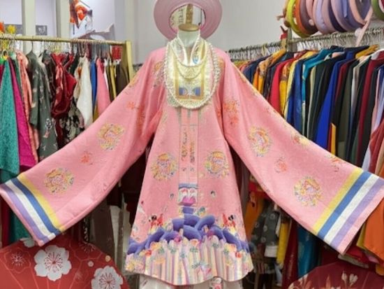 宮廷衣装「ニャットビン」レンタル付き撮影ツアー　ホーチミン市美術博物館またはビンコイ観光村での撮影＜日本語ガイド／午前または午後＞