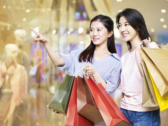 Generic_shopping_girls_shutterstock_522566707