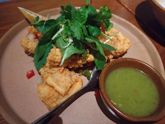 イカフライのソルト＆ペッパー風味青唐辛子ディップソース添え