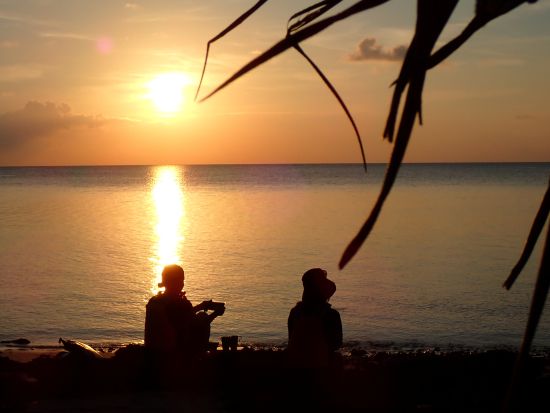 貸切サンセットカヤックツアー 石垣島の海を水上散歩 オレンジ色に染まる海を眺めながら特別体験＜2時間／写真データ無料／石垣島＞