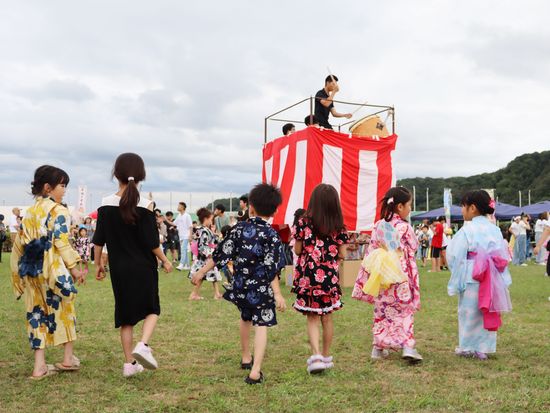 静内川盆踊り3