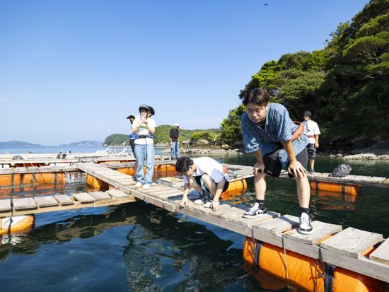 対馬クルージングツアー 養殖場見学＋魚釣り＋海底観察　釣った魚はレストランで調理も可能！＜2時間／対馬市＞