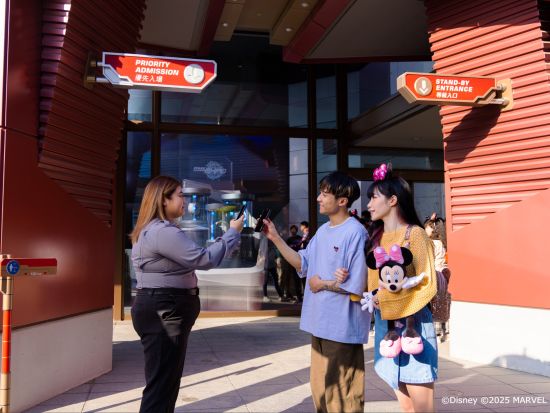 香港ディズニーランド　ディズニー・プレミア・アクセス　事前購入でスムーズに人気アトラクションへ優先アクセス！＜3アトラクション or 8アトラクション＞