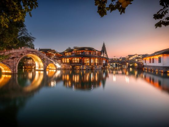 烏村観光チケット　運河文化の精髄を集めた歴史ある古村と遺跡を散策＜烏鎮東柵・西柵入場チケット付プランあり＞