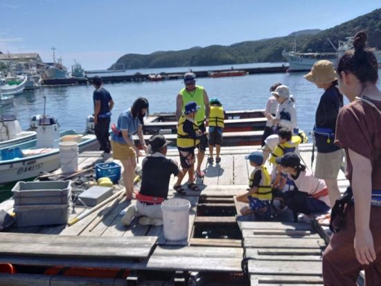 マグロ餌やり体験 対馬で海の学びと大興奮を 地元漁師がご案内＜1時間／対馬市＞