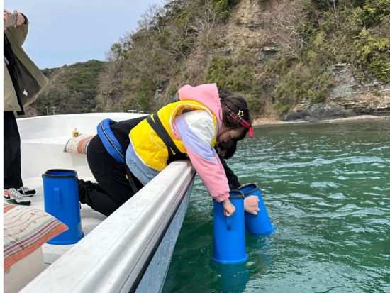 マグロ餌やり体験 対馬で海の学びと大興奮を 地元漁師がご案内＜1時間／対馬市＞